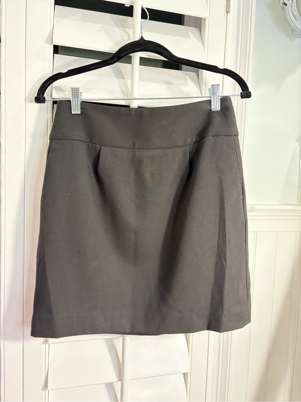 Black Mini Skirt with Subtle Pleating (4P)